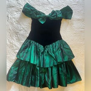 Steppin Out Velvet and Taffeta Dress. Green & Black. Size 9